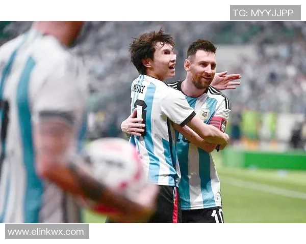 梅西光膀子展现运动魅力引发球迷热议与赞叹 梅西光膀子展现运动魅力引发球迷热议与赞叹