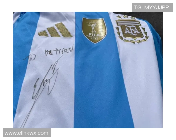 在英国街头偶遇足球明星的奇妙瞬间与粉丝互动的温馨故事 在英国街头偶遇足球明星的奇妙瞬间与粉丝互动的温馨故事